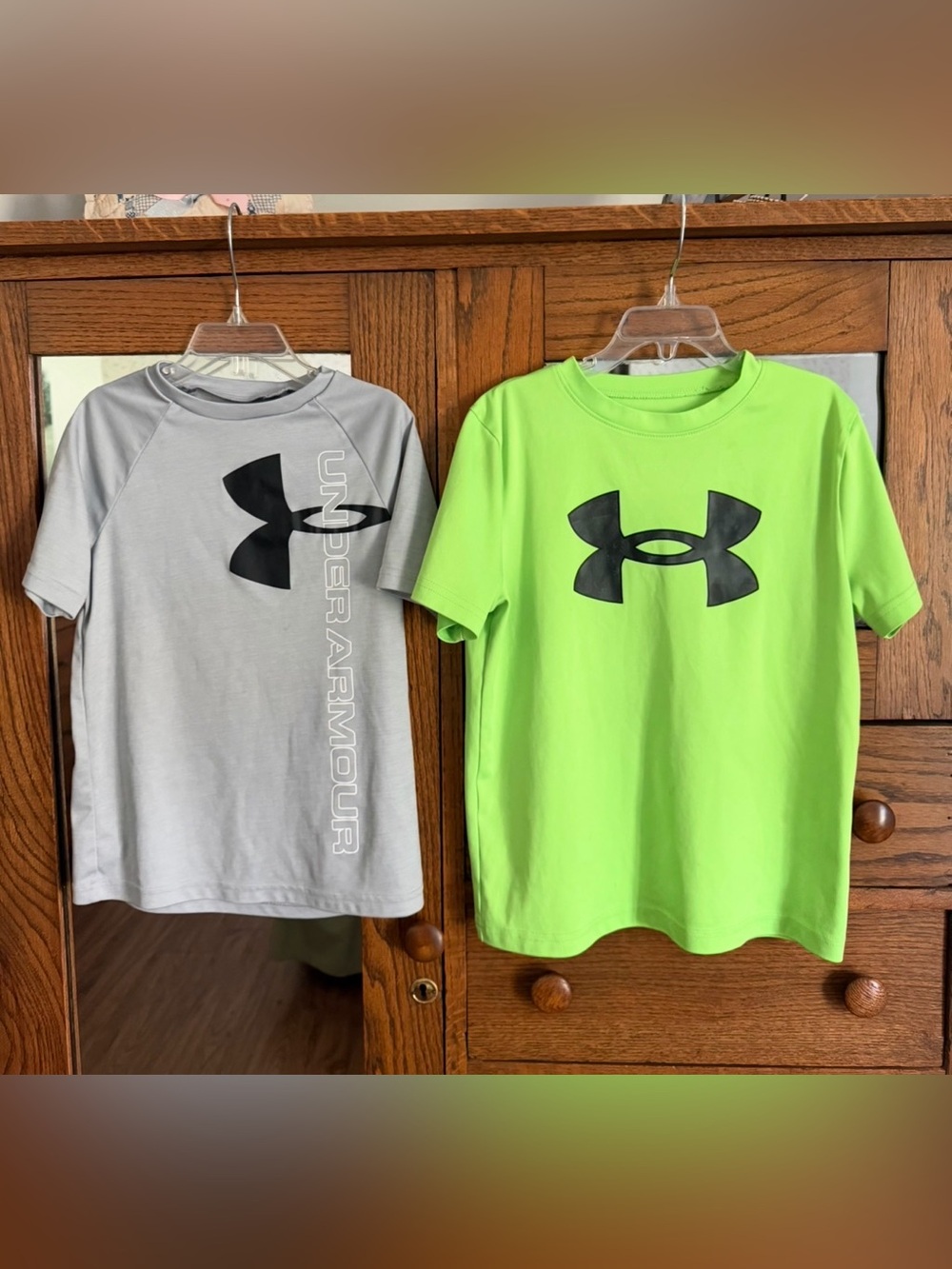Two Under Armour Boys' Short Sleeve Size 8 Short Sleeve Tee Shirt